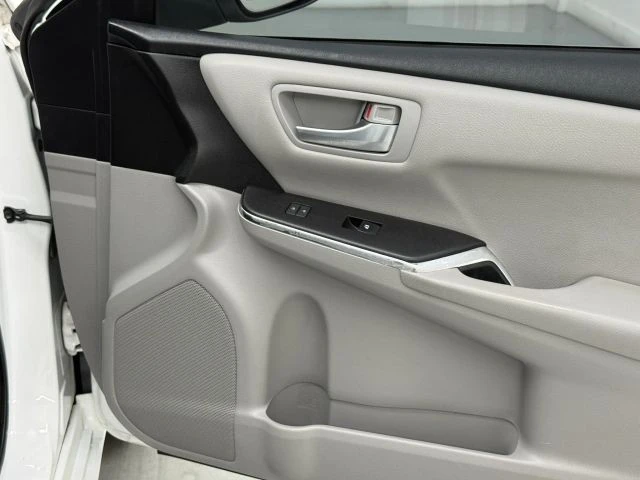 2017 Toyota Camry 7th Gen - Image 18 of 31