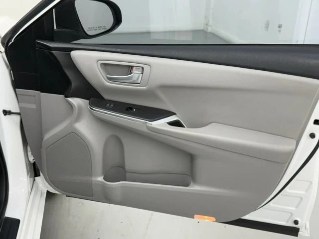 2017 Toyota Camry 7th Gen - Image 19 of 31