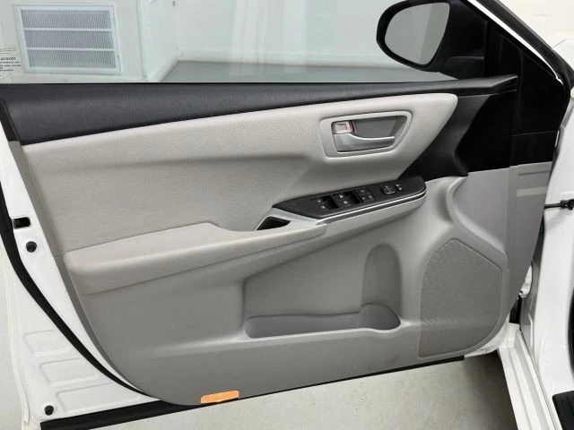 2017 Toyota Camry 7th Gen - Image 20 of 21