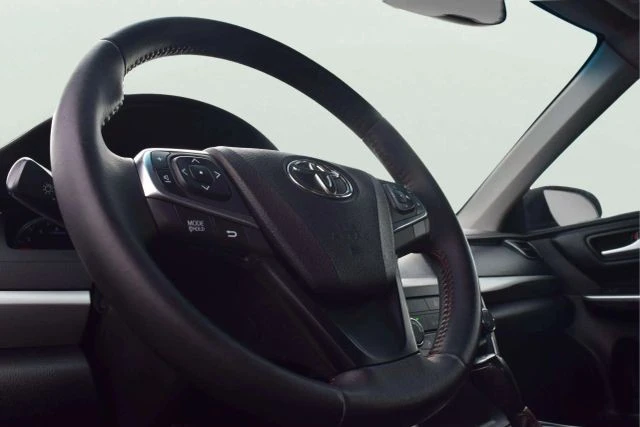 2017 Toyota Camry 7th Gen - Image 16 of 21