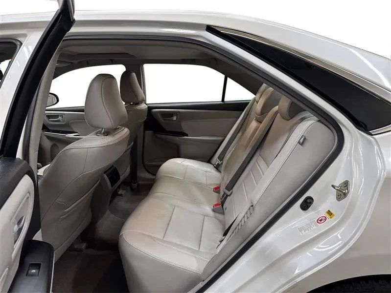 2017 Toyota Camry 7th Gen - Image 10 of 12