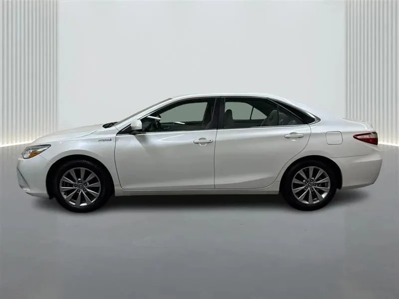 2017 Toyota Camry 7th Gen - Image 2 of 12