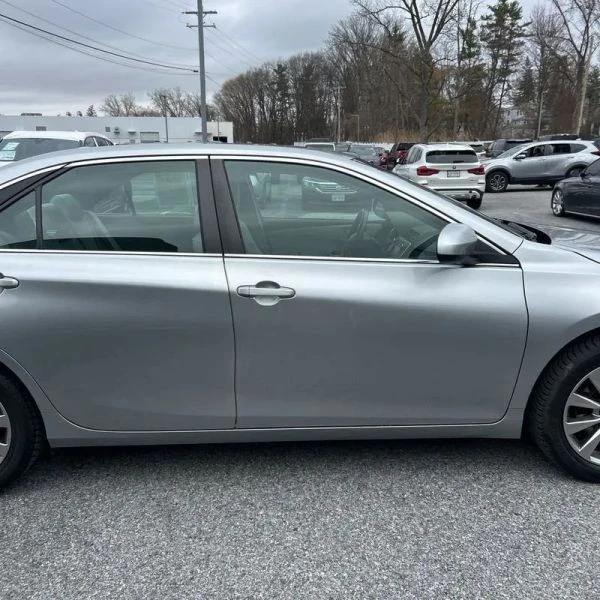 2017 Toyota Camry 7th Gen - Image 10 of 12