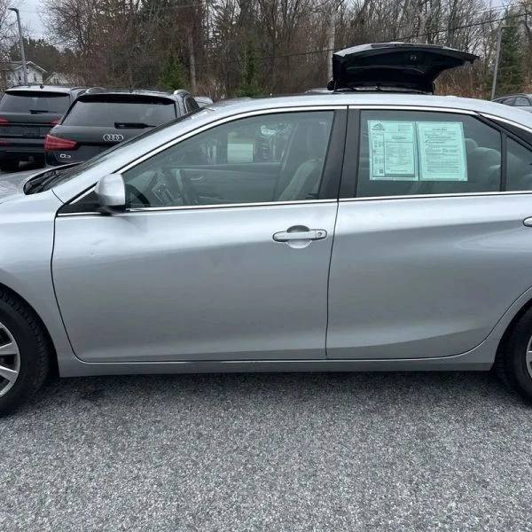 2017 Toyota Camry 7th Gen - Image 4 of 12