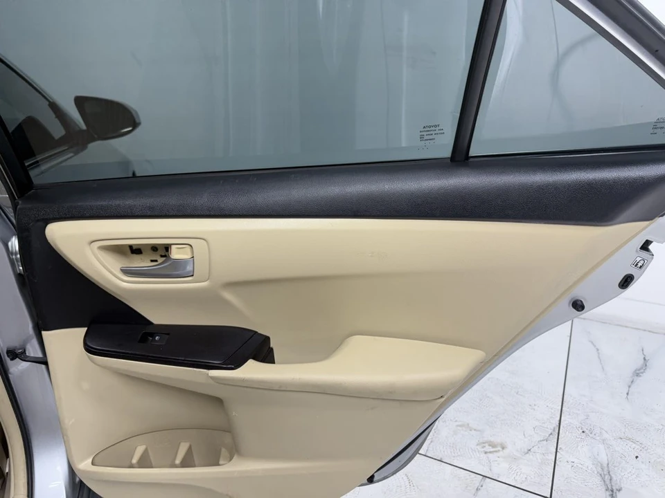 2017 Toyota Camry 7th Gen - Image 18 of 21