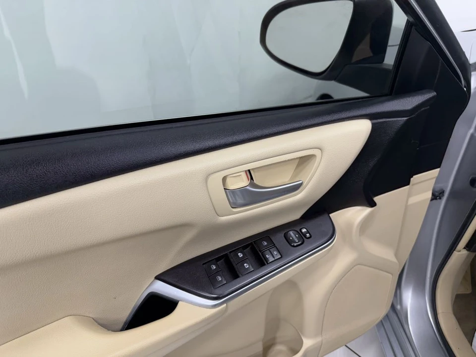 2017 Toyota Camry 7th Gen - Image 10 of 21