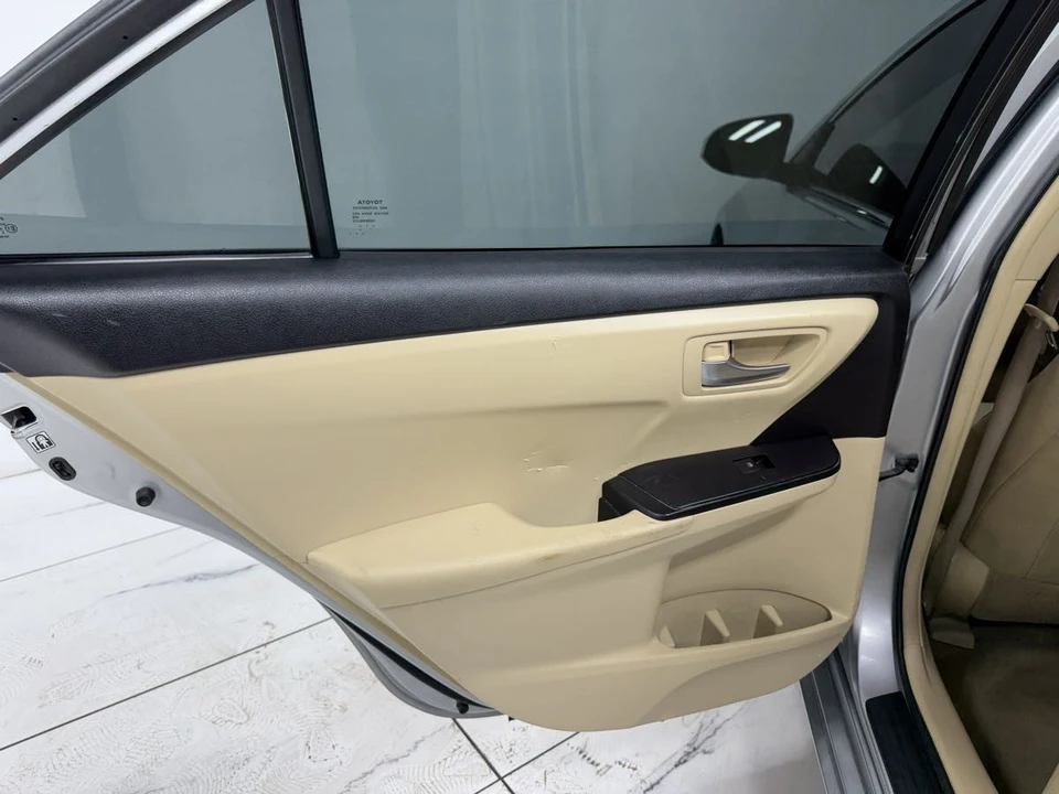 2017 Toyota Camry 7th Gen - Image 14 of 21