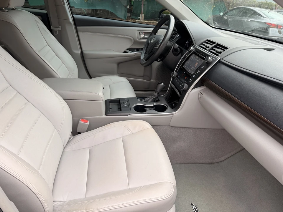 2017 Toyota Camry 7th Gen - Image 15 of 21