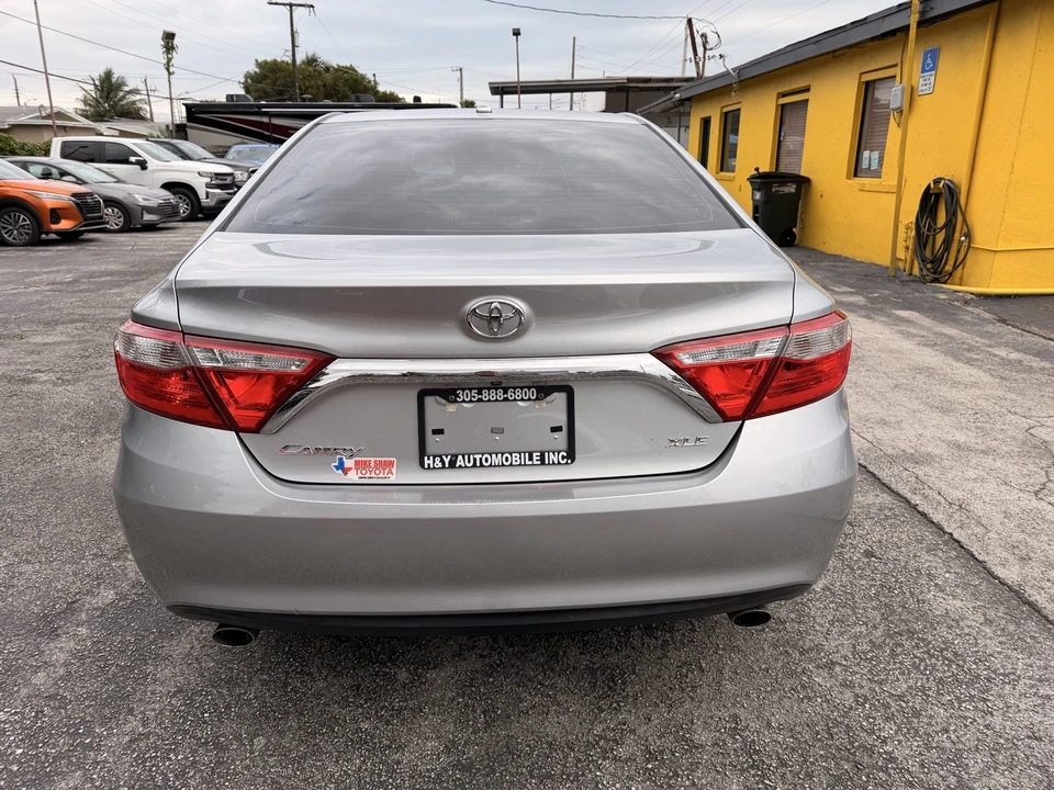2017 Toyota Camry 7th Gen - Image 10 of 21