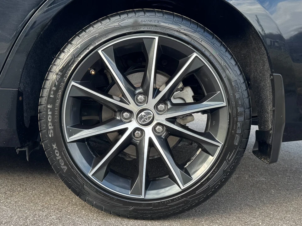 2017 Toyota Camry 7th Gen - Image 12 of 21