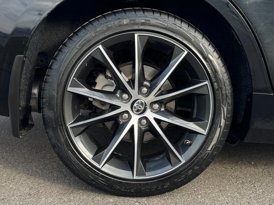 2017 Toyota Camry 8th Gen - Image 11 of 21