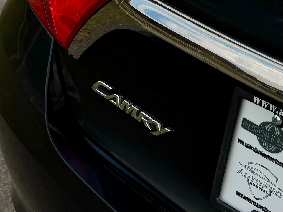 2017 Toyota Camry 7th Gen - Image 15 of 21