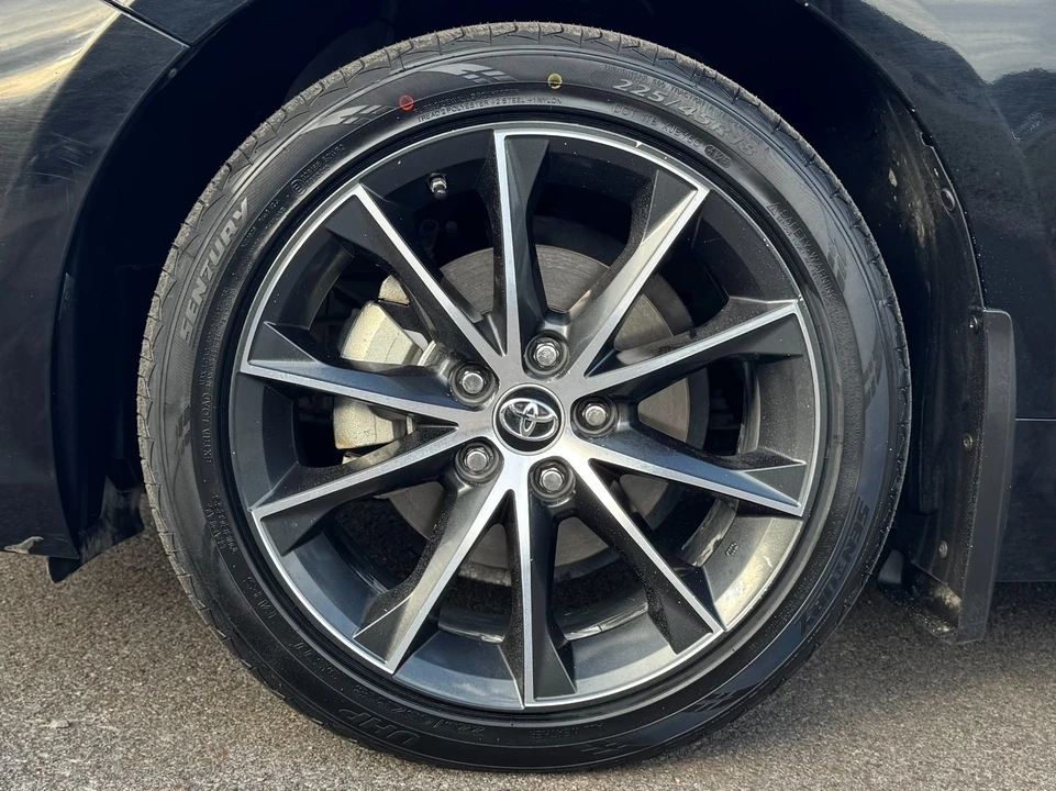 2017 Toyota Camry 8th Gen - Image 13 of 21