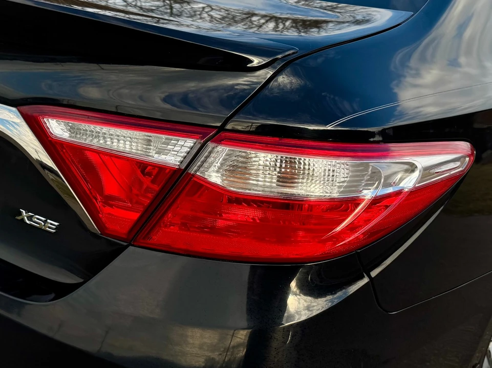 2017 Toyota Camry 8th Gen - Image 19 of 21