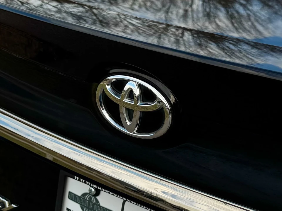 2017 Toyota Camry 8th Gen - Image 16 of 21