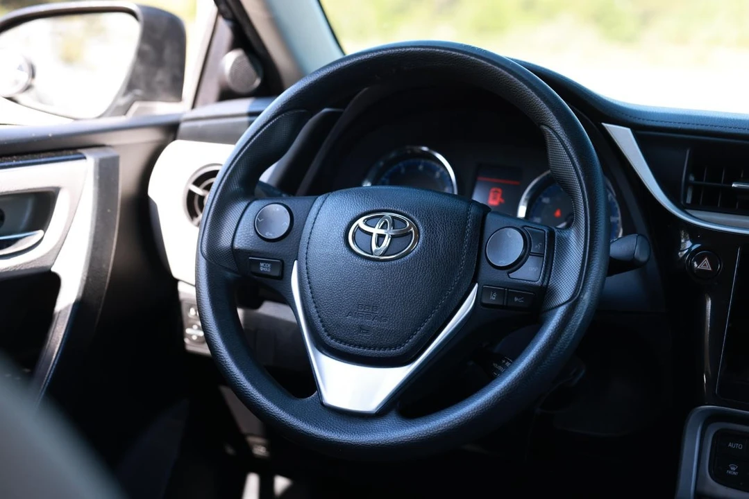 2017 Toyota Corolla 11th Gen - Image 27 of 31