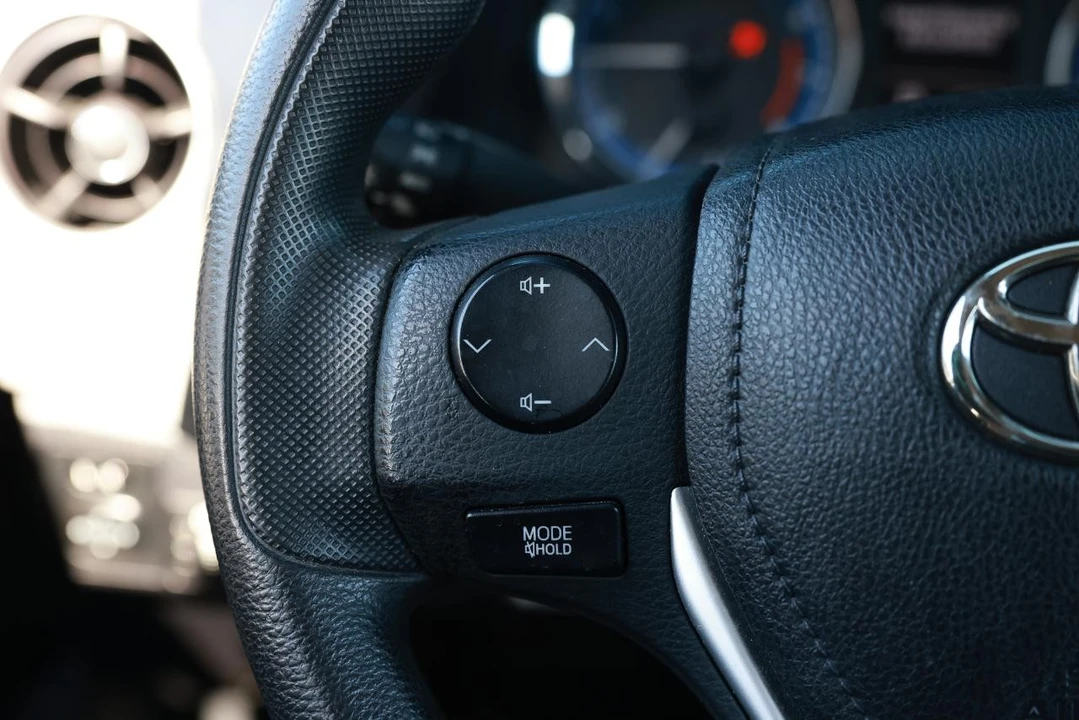 2017 Toyota Corolla 11th Gen - Image 25 of 31