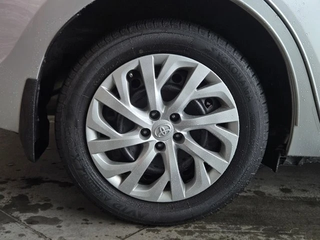 2017 Toyota Corolla 11th Gen - Image 5 of 12
