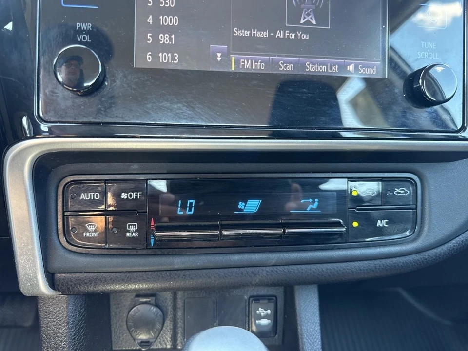 2017 Toyota Corolla 11th Gen - Image 17 of 21