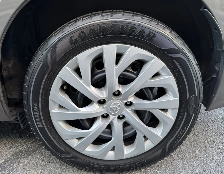 2017 Toyota Corolla 11th Gen - Image 9 of 20