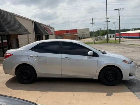 2017 Toyota Corolla 11th Gen - Image 4 of 13