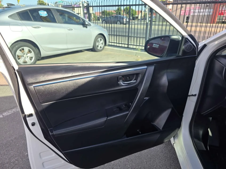 2017 Toyota Corolla 11th Gen - Image 4 of 17