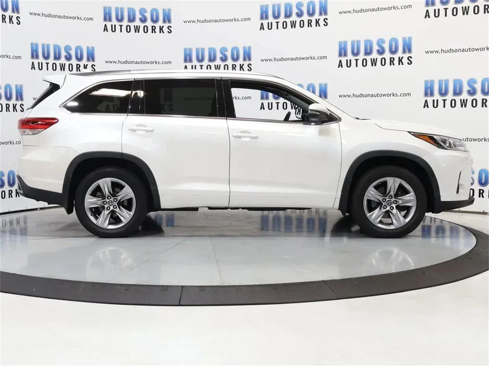 2017 Toyota Highlander - Image 7 of 31