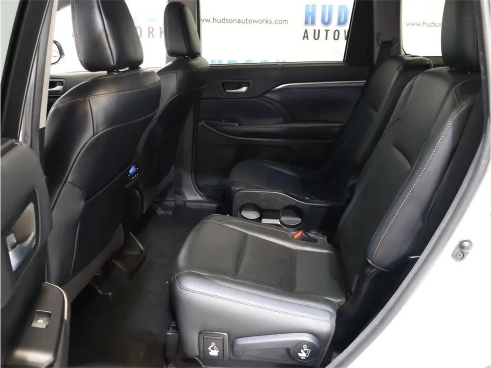 2017 Toyota Highlander - Image 25 of 31