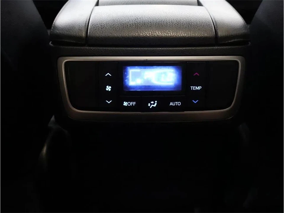 2017 Toyota Highlander - Image 27 of 31