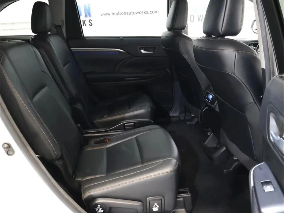 2017 Toyota Highlander - Image 29 of 31
