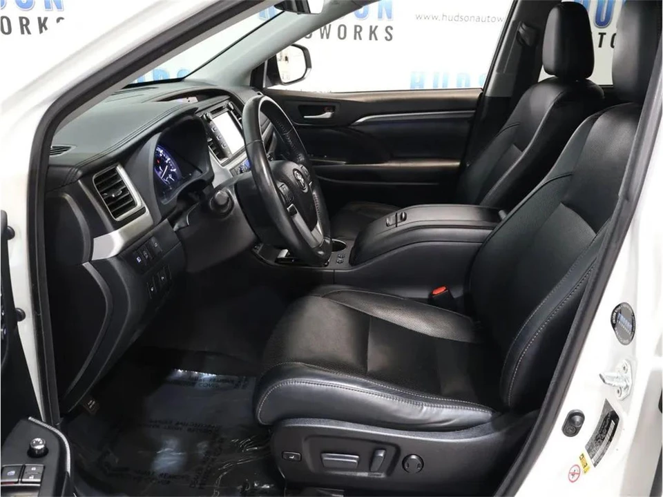 2017 Toyota Highlander - Image 14 of 31