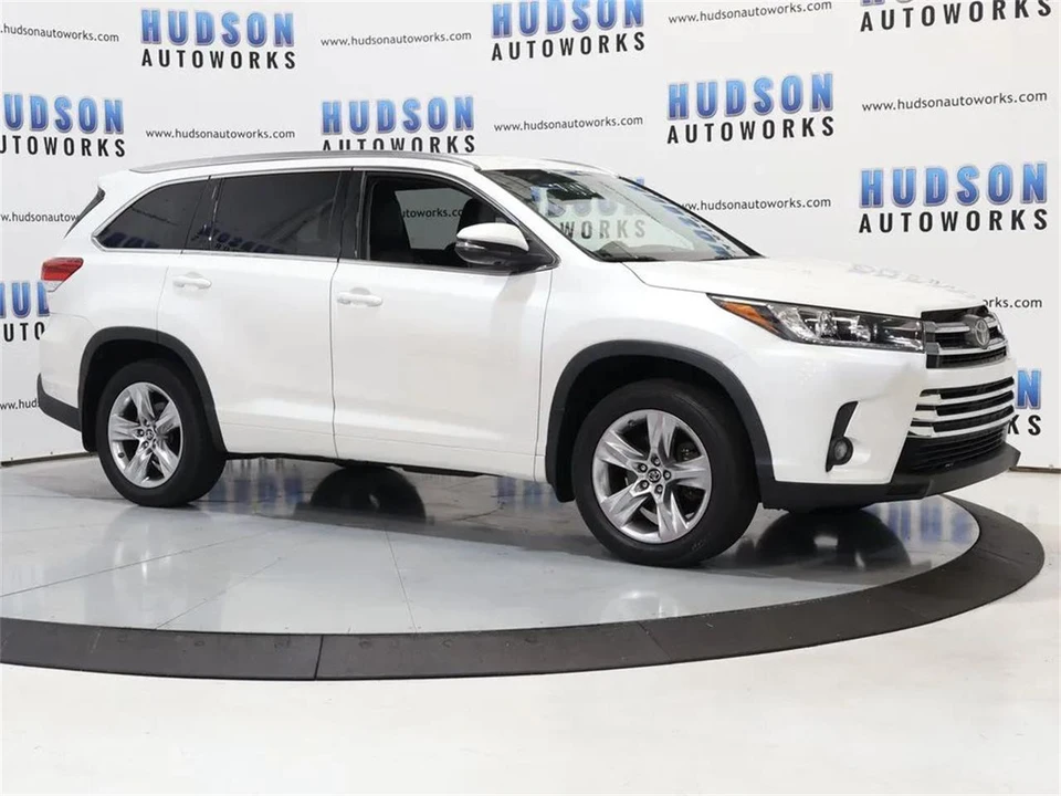 2017 Toyota Highlander - Image 8 of 31