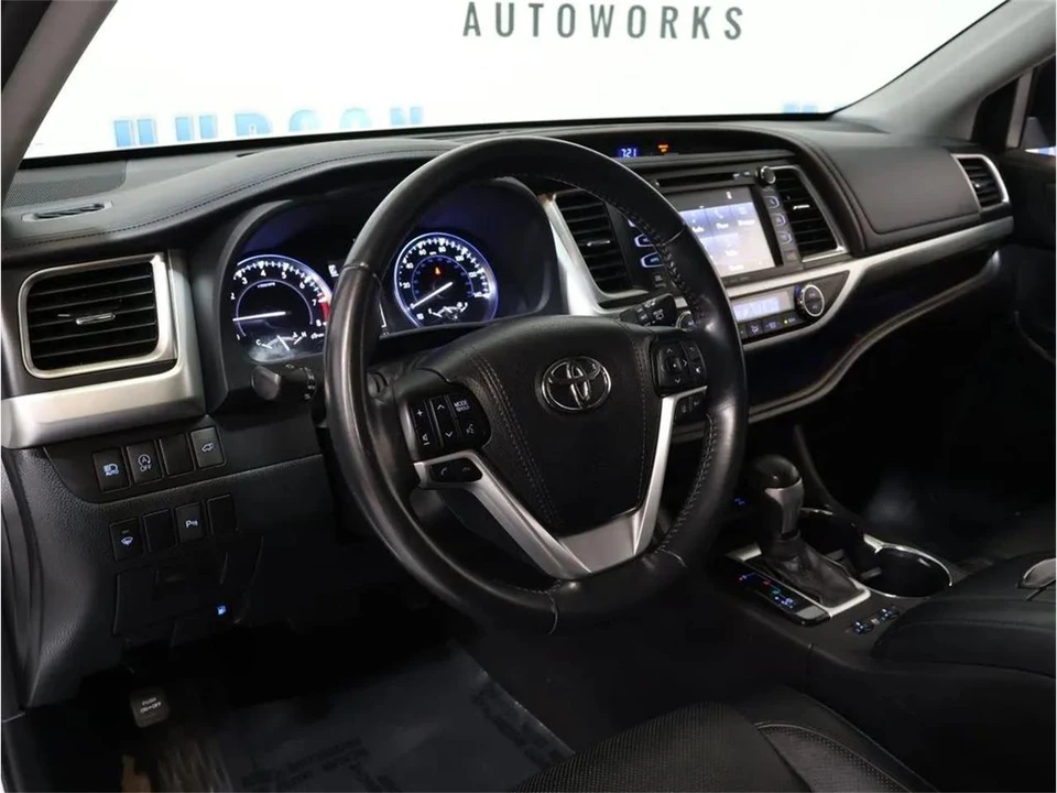 2017 Toyota Highlander - Image 12 of 31