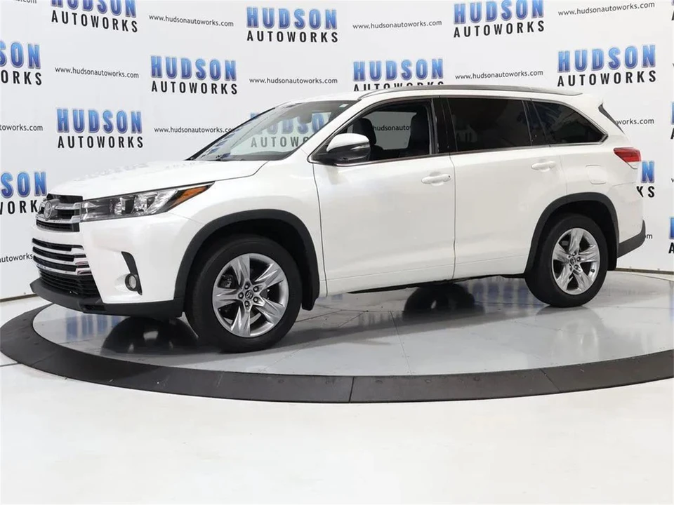 2017 Toyota Highlander - Image 2 of 31