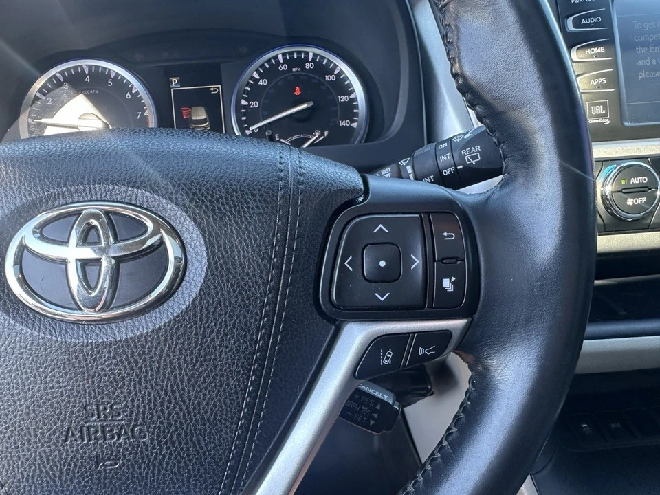 2017 Toyota Highlander - Image 10 of 12