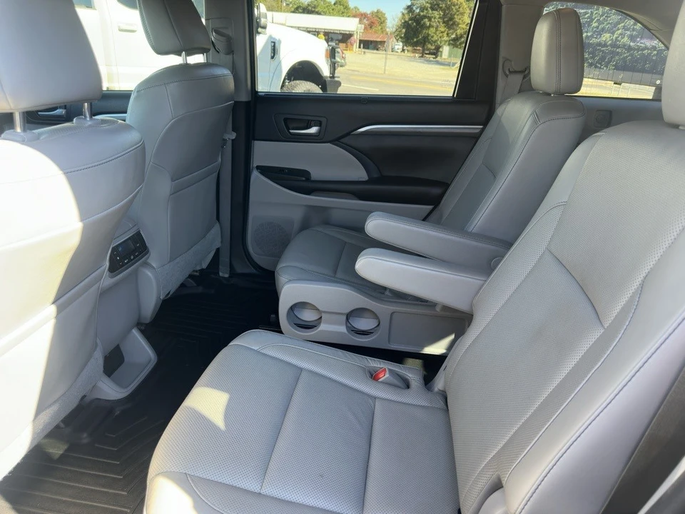 2017 Toyota Highlander - Image 3 of 12