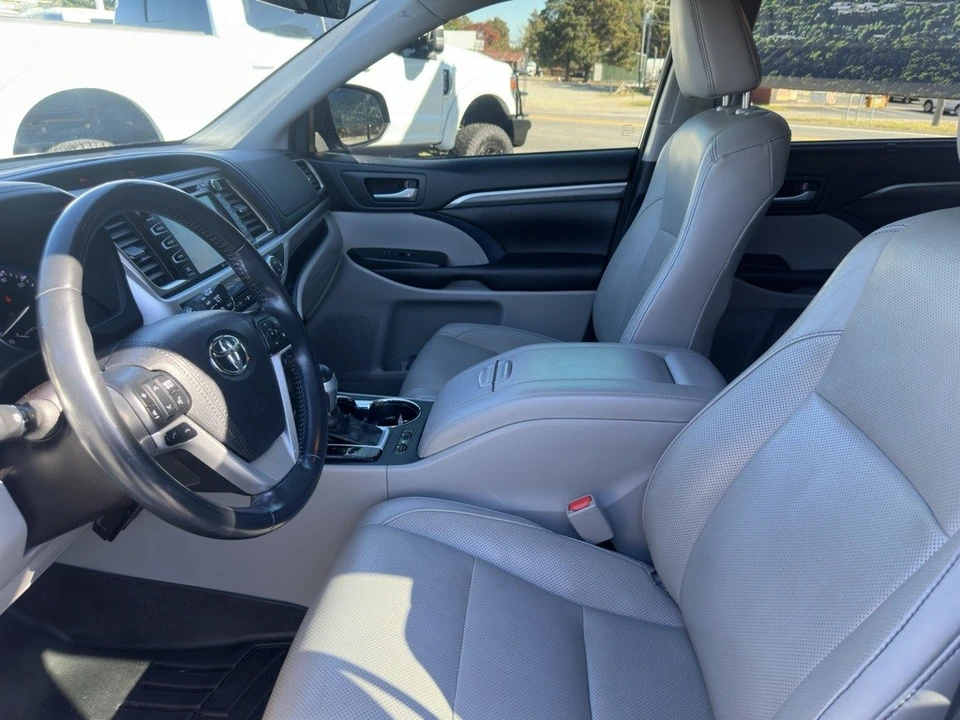 2017 Toyota Highlander - Image 4 of 12