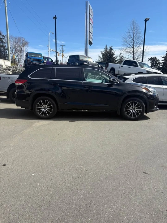 2017 Toyota Highlander - Image 2 of 8