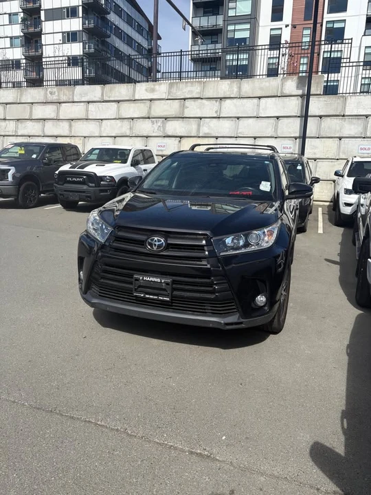 2017 Toyota Highlander - Image 6 of 8