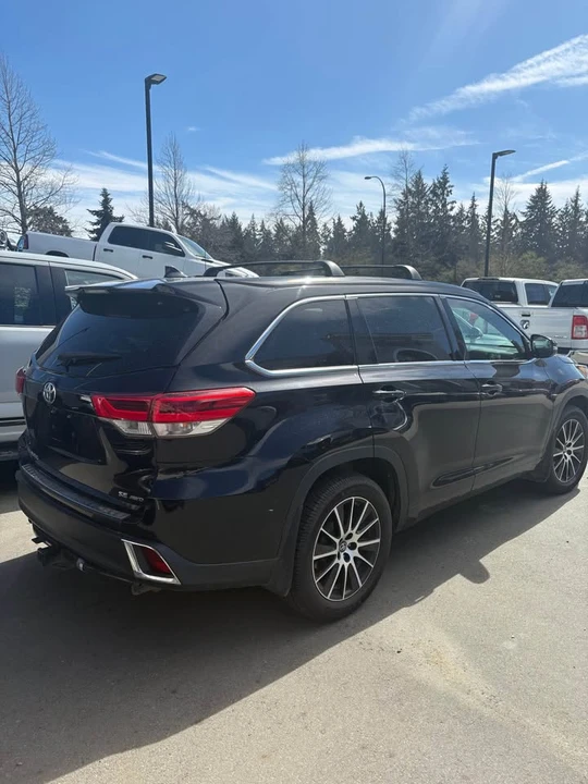 2017 Toyota Highlander - Image 3 of 8