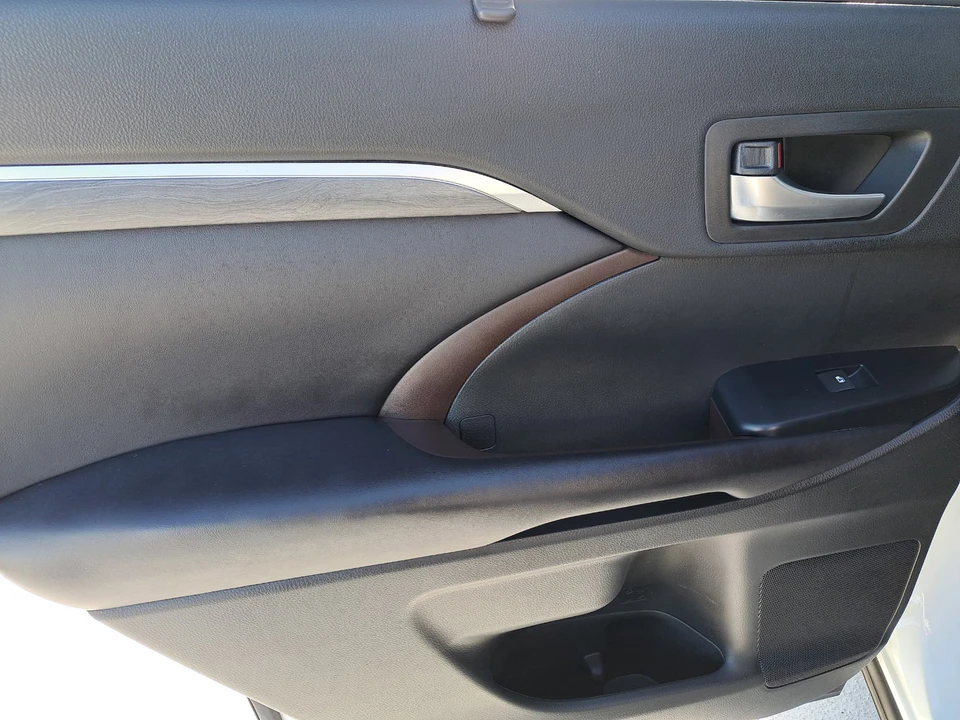 2017 Toyota Highlander - Image 12 of 21