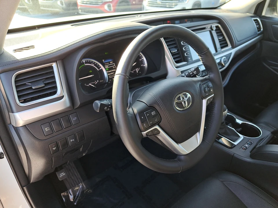 2017 Toyota Highlander - Image 17 of 21