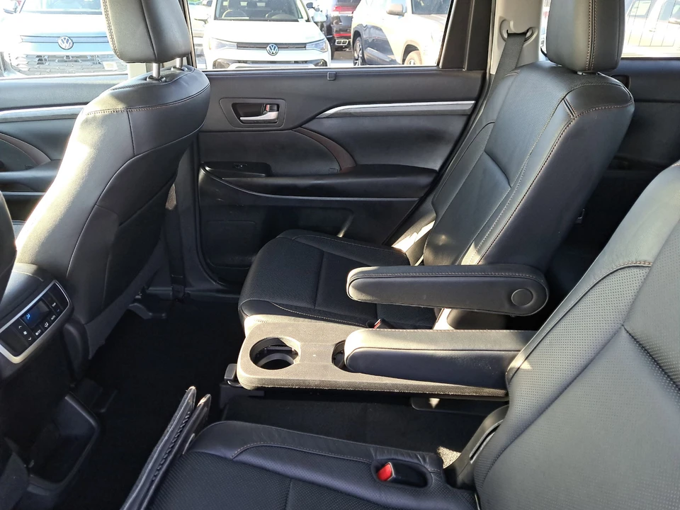2017 Toyota Highlander - Image 9 of 21