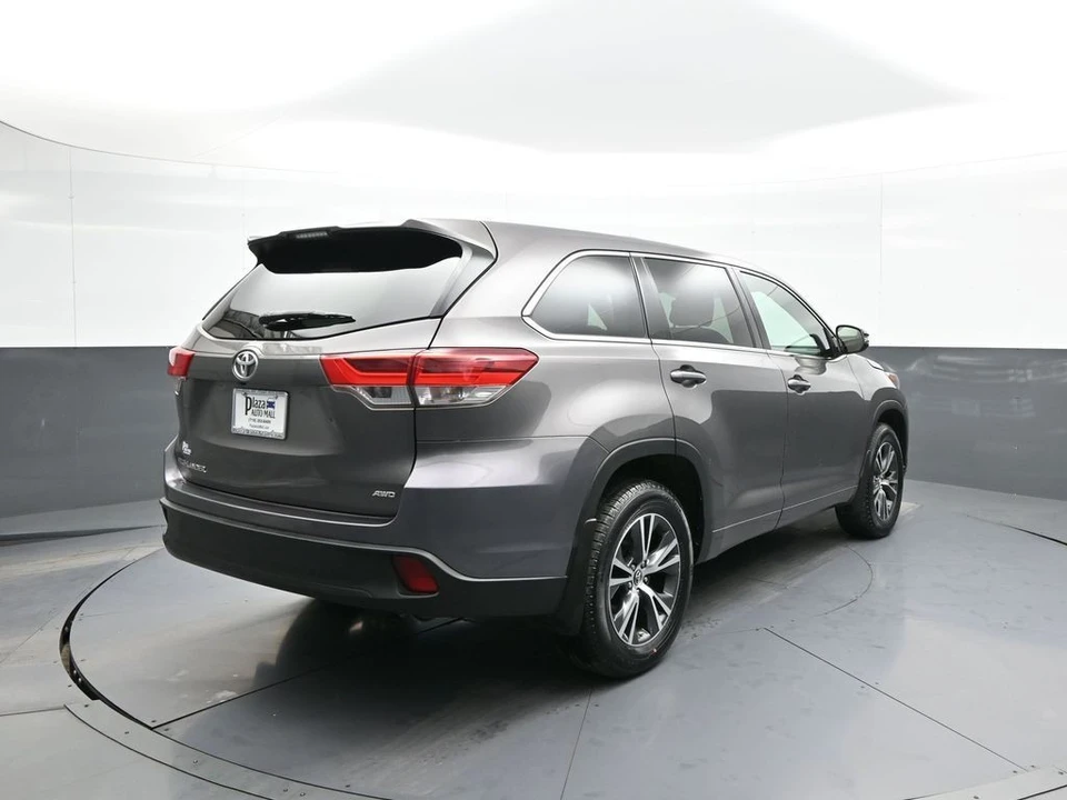 2017 Toyota Highlander - Image 6 of 12
