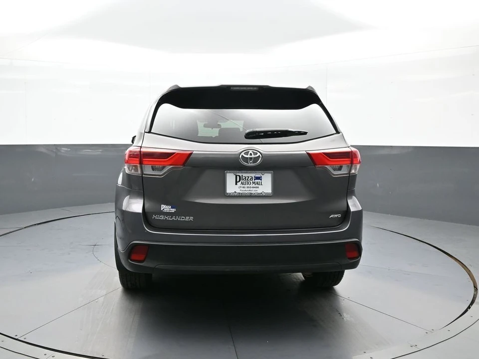 2017 Toyota Highlander - Image 7 of 12