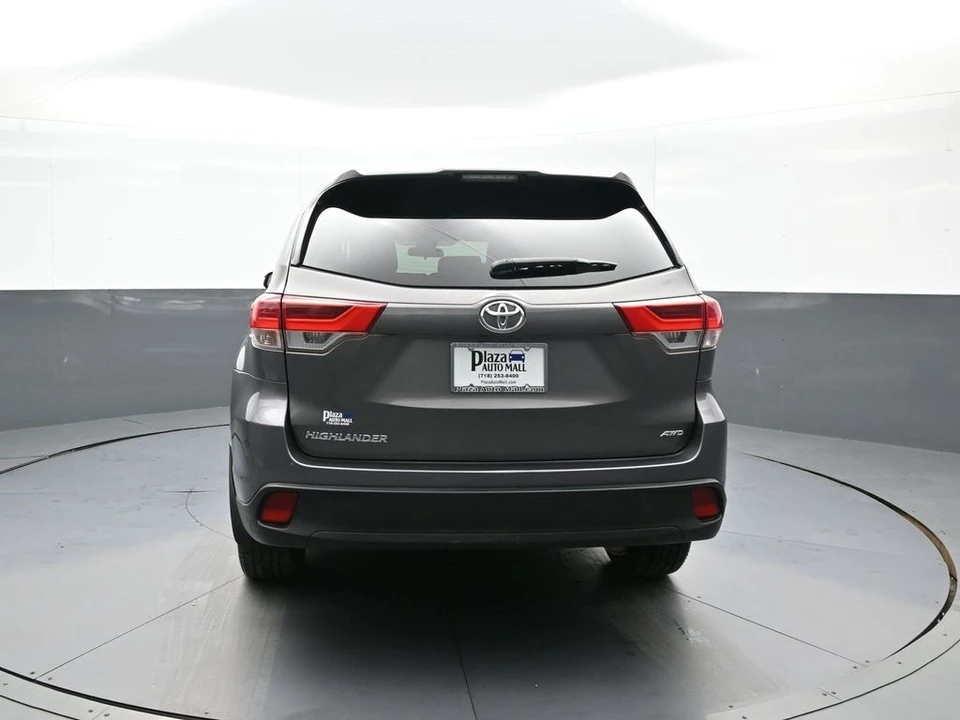 2017 Toyota Highlander - Image 7 of 12
