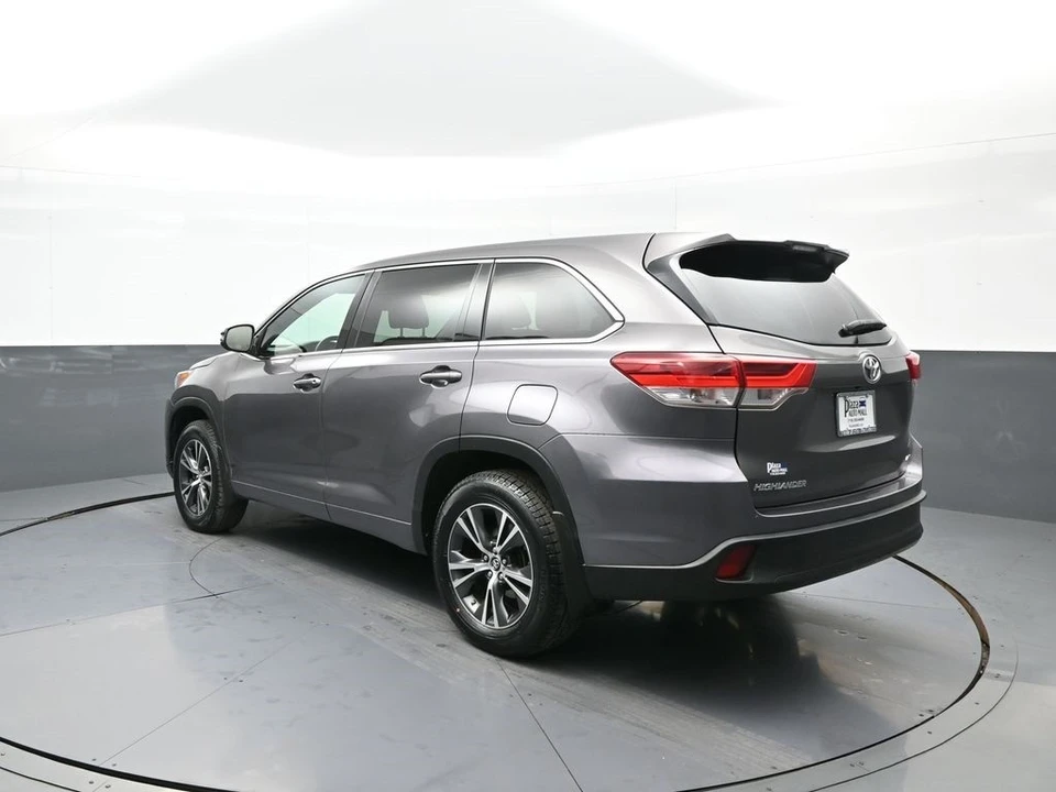 2017 Toyota Highlander - Image 8 of 12