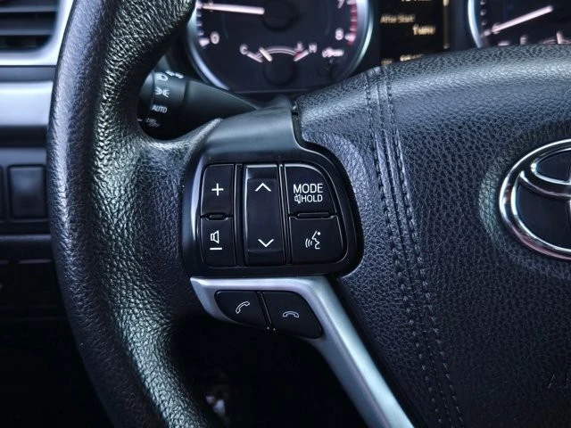 2017 Toyota Highlander - Image 20 of 21