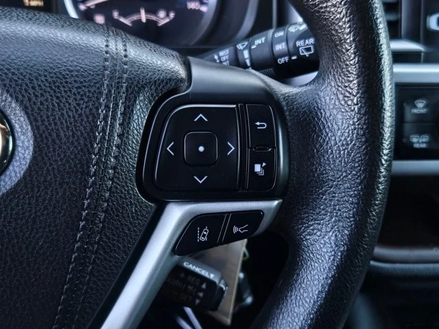 2017 Toyota Highlander - Image 19 of 21