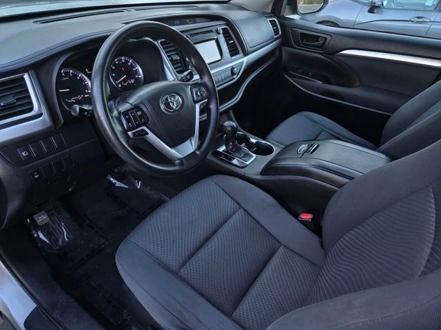 2017 Toyota Highlander - Image 7 of 21